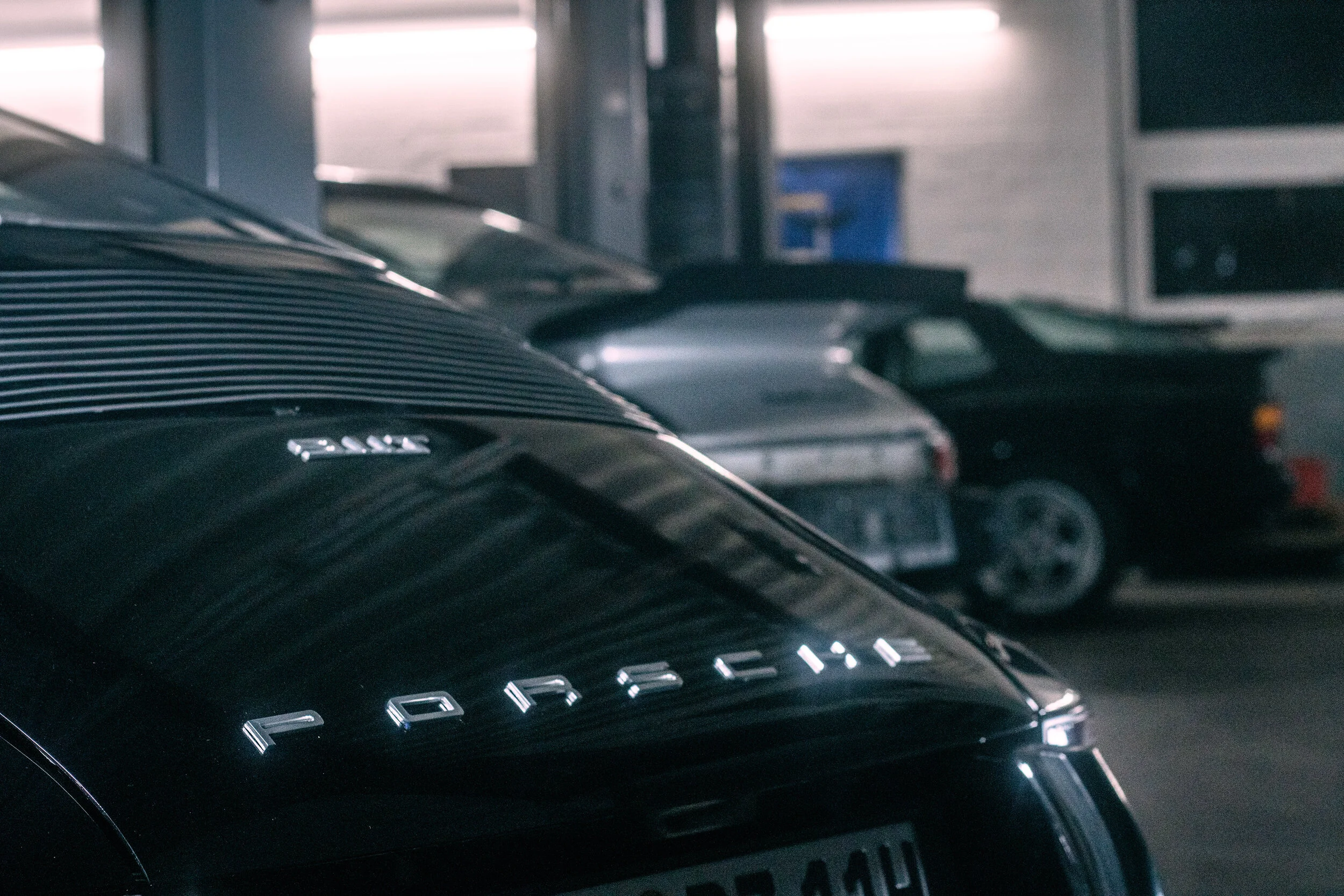 Porsche Schriftzug am Heck eines klassischen 911