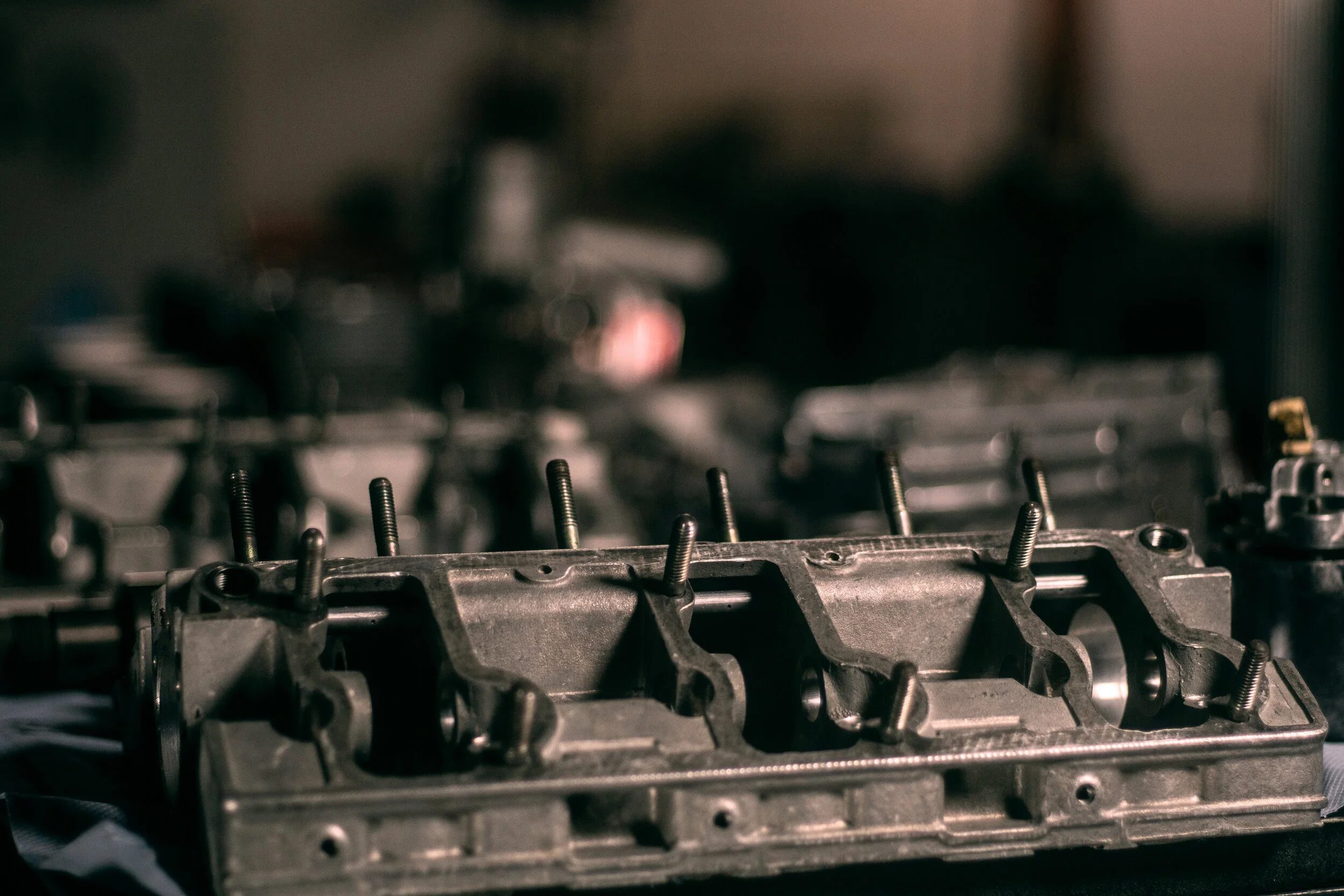 Zerlegtes Nockenwellengehäuse eines Boxermotors